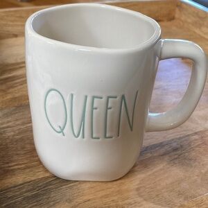RAE DUNN | QUEEN Mug